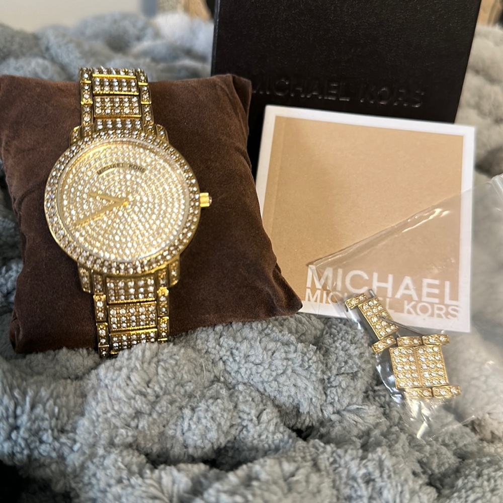 Michael Kors Mk5061 Gold Tone Swarovski Crystal 38mm Watch. EUC